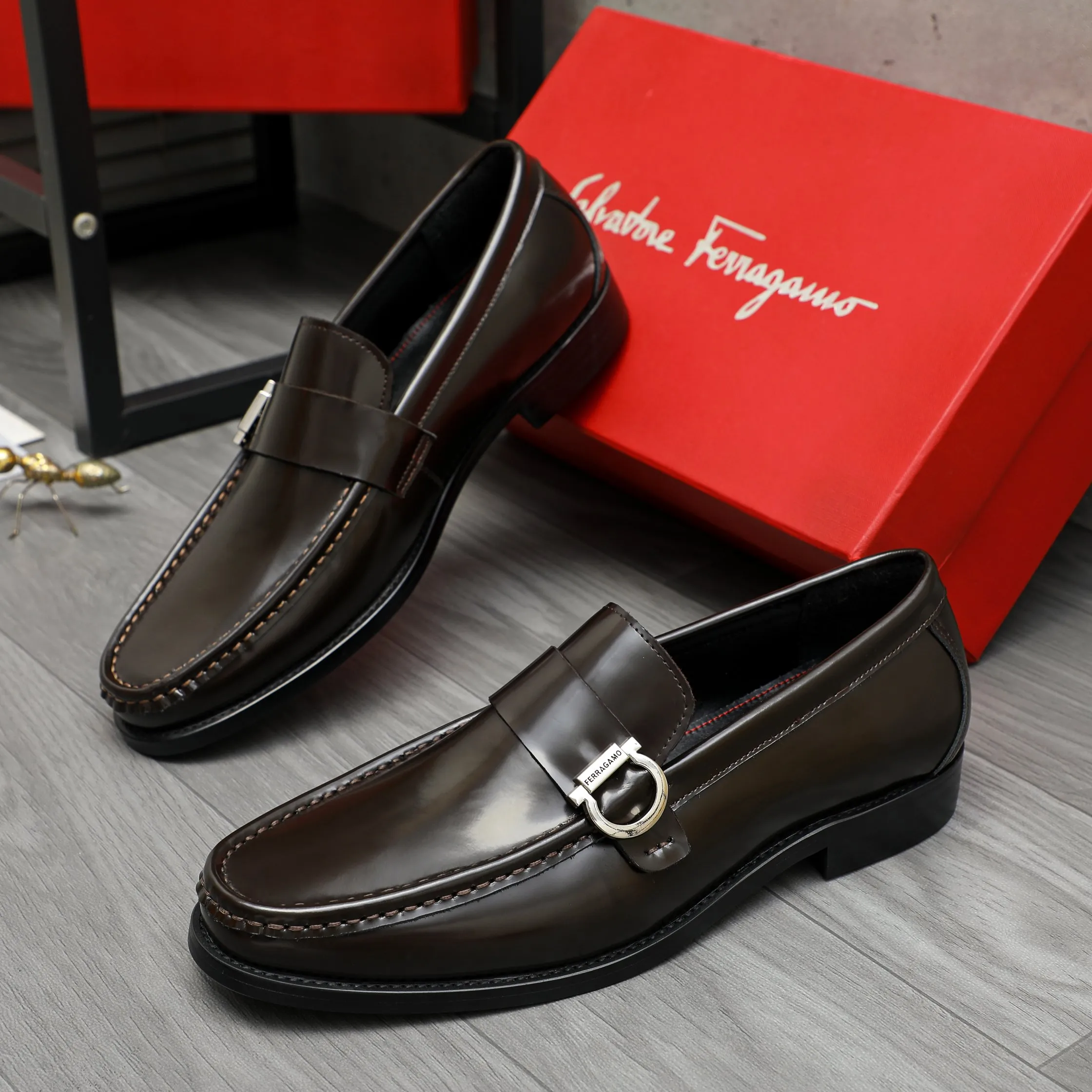 Men's shoes 💰442 Product trademark: Ferragamo "Ferragamo" business formal leather shoes Regular size: 38-46 (45.46 custom-made and non-returnable) Product materials: Selected pearlescent cowhide upper, cowhide lining, original rubber outsole
